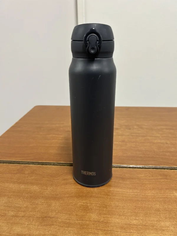 水筒　黒 の写真
