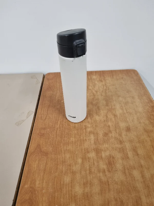 水筒 白 の写真