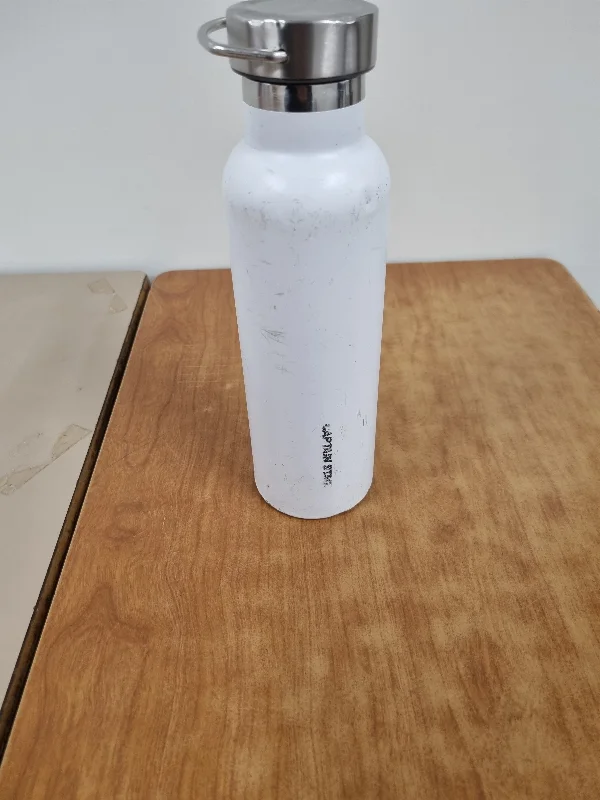 水筒 白 の写真