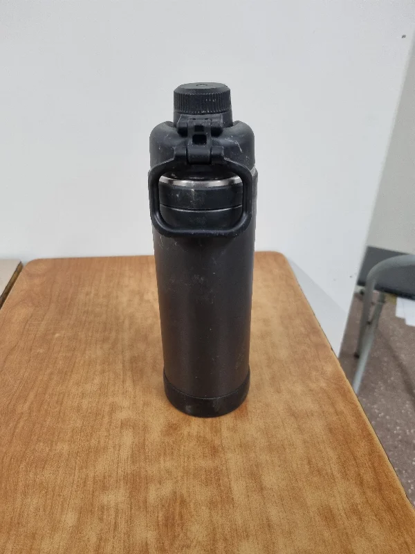水筒 黒 の写真