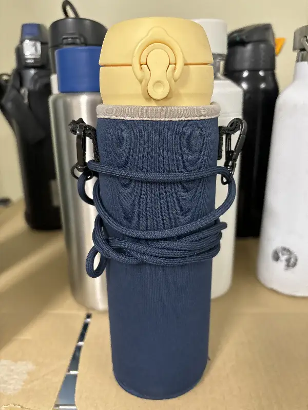 水筒（黄色の蓋） の写真