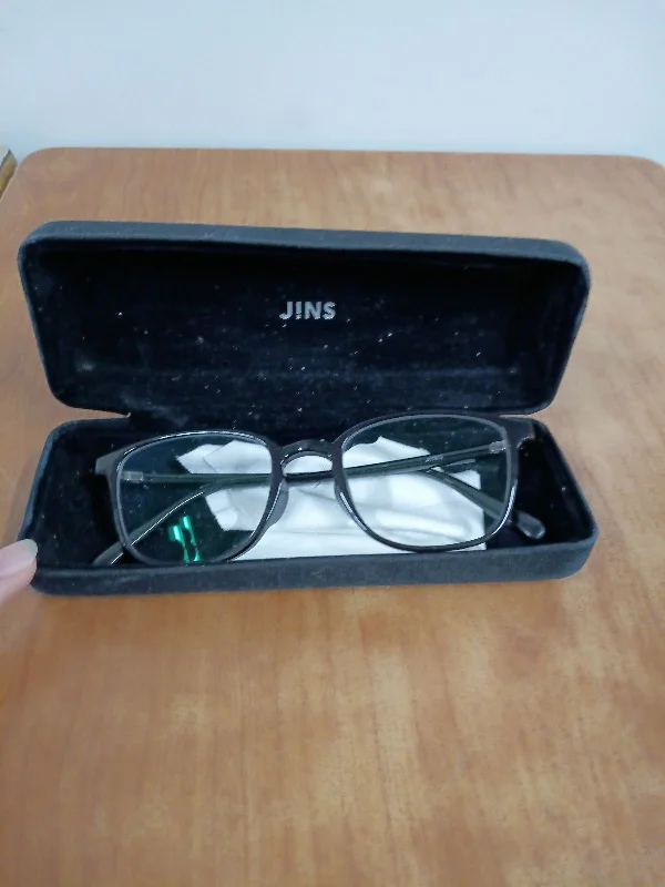 黒いメガネ（ケース有） の写真