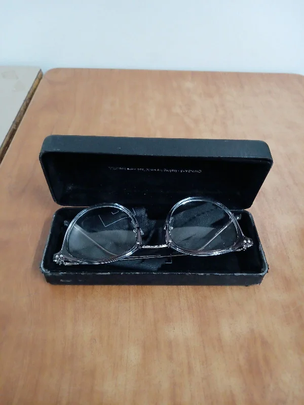 メガネ 透明 の写真