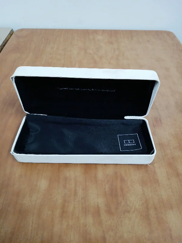 メガネケース 白 の写真