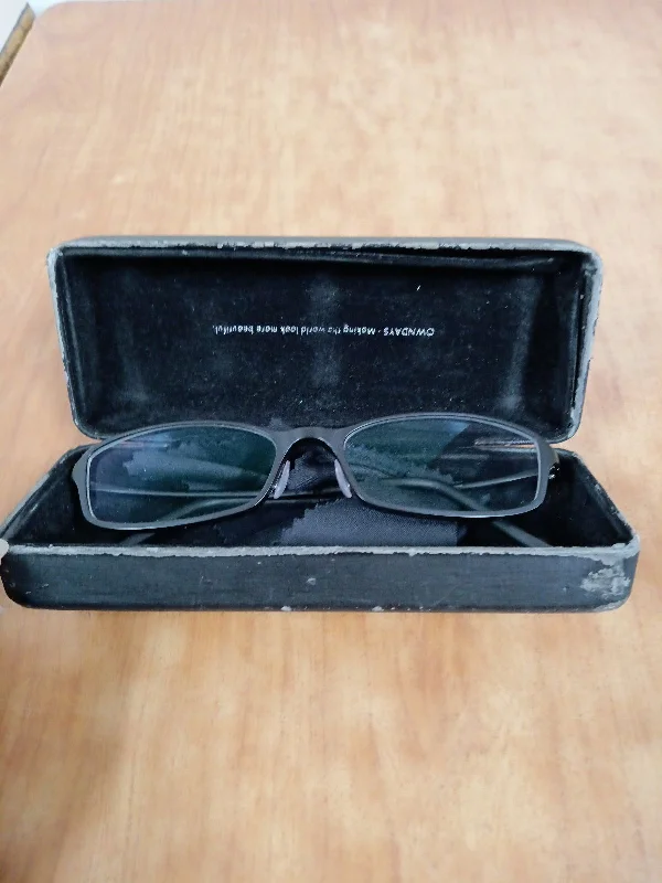 メガネ 黒 の写真