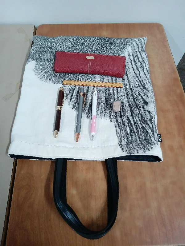 筆箱の入ったバッグ の写真