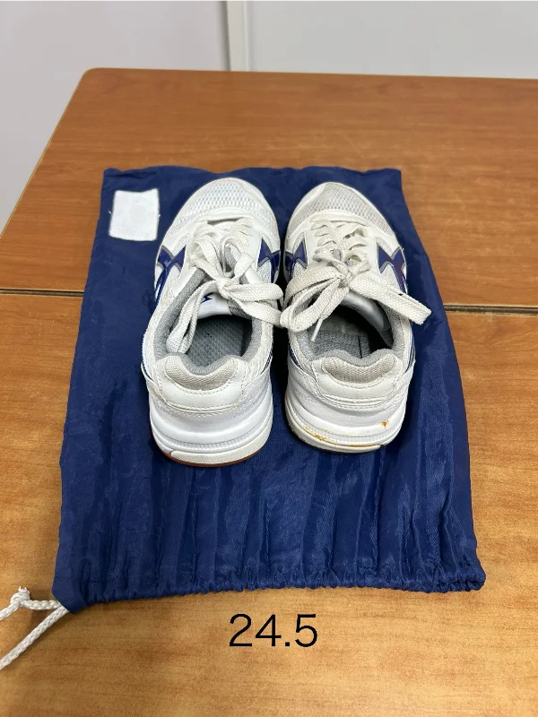 シューズ 青 袋あり の写真